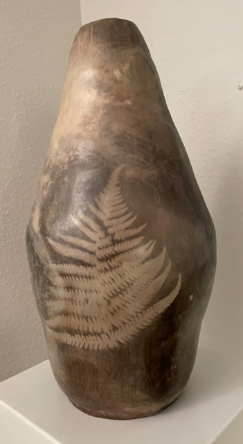 Vase aus Ton, mit Rauchbrand-Merkmalen